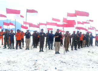 Satgas Merah Putih Kibarkan 1000 Bendera di Pulau Terluar
