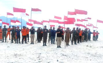 Satgas Merah Putih Kibarkan 1000 Bendera di Pulau Terluar
