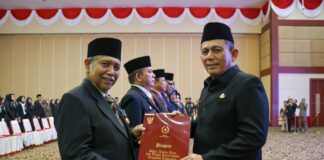 Sempena HUT Ke-78 RI, 639 PNS Pemprov Kepri Terima Satya Lencana Karya Satya