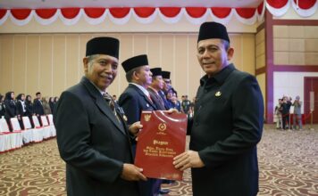 Sempena HUT Ke-78 RI, 639 PNS Pemprov Kepri Terima Satya Lencana Karya Satya