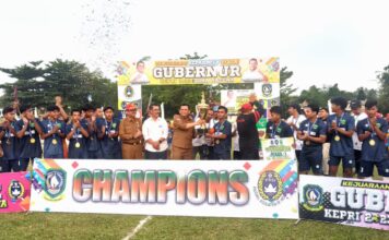 Ansar Ahmad Resmi Tutup Kejuaraan Sepak Bola Piala Gubernur Kepri Tahun 2023 Zona Natuna
