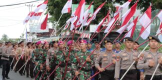 Semangat Kemerdekaan, Polres Lingga Bersama TNI- Polri dan Instansi Gelar Kirab Bendera Merah Putih