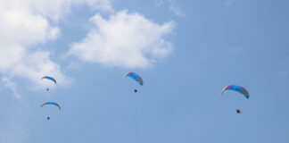 Paramotor TNI AU Gladi Demo Udara, Meriahkan HUT Ke-78 RI di Natuna