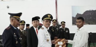 HUT-RI ke- 78, Bupati Safaruddin Serahkan SK Remisi 126 Narapidana di 2 Lapas