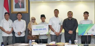 Petugas Haji Meninggal Saat Tugas, Menag Yaqut Serahkan Santunan BPJS Ketenagakerjaan 183 Juta