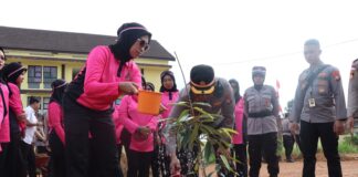 Bersama Forkopimda, Polres Natuna Tanam Pohon Polri Lestarikan Negeri
