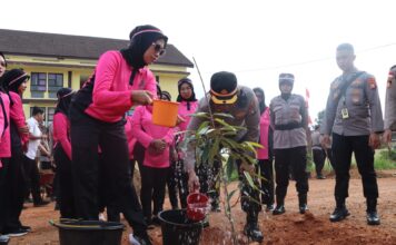 Bersama Forkopimda, Polres Natuna Tanam Pohon Polri Lestarikan Negeri