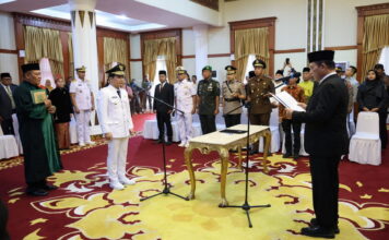 Gubernur Ansar Lantik Ahdi Muqsith Sebagai Wakil Bupati Bintan