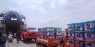 BPBD Natuna Kirim 500 Box Hygiene Kit Bantuan Dari BNPB RI Untuk Korban Longsor Serasan