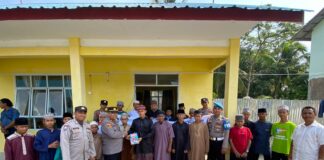 Polsek Daik Lingga Peduli Budaya Literasi, Distribusikan Buku ke Pondok Pesantren Baitul Mukhlasin Desa Musai