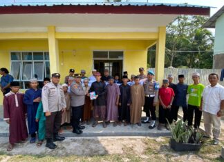 Polsek Daik Lingga Peduli Budaya Literasi, Distribusikan Buku ke Pondok Pesantren Baitul Mukhlasin Desa Musai
