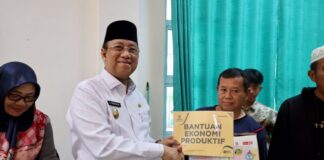 Wabup Karimun Serahkan Bantuan Ekonomi Produktif, Program Baznas dan MUI