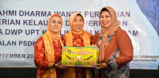 Penasehat DWP KKP dan Ketua TP PKK Provinsi Kepri Kunjungi PSDKP Batam