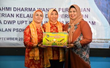 Penasehat DWP KKP dan Ketua TP PKK Provinsi Kepri Kunjungi PSDKP Batam