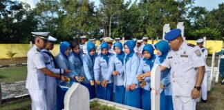 Sambut HUT TNI AL Ke-78, Lanal Ranai Ziarah Ke Taman Makam Pahlawan