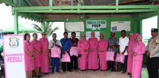 Bhayangkari Cabang Natuna Gelar Bakti Sosial Berbagi Sembako di Pangkalan Ojek Hijau Ranai