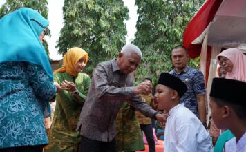 Bupati Asahan Serahkan Obat Cacing Pada Siswa/i UPTD SDN 015861