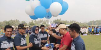 Ditandai dengan Penyerahan Trofi, Wali Kota Cup Payakumbuh KU-12 Resmi Bergulir