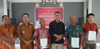 Bupati Natuna Bersama BPN Serahkan 325 Sertifikat Tanah Kepada Masyarakat Subi