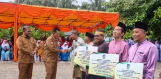 Gubernur Ansar Serahkan Bantuan Pendidikan dan Keagamaan Untuk Masyarakat Karimun