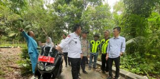 Tinjau Progres Pengerjaan Jalan di Penyengat, Gubernur Ansar Pastikan Selesai Tepat Waktu