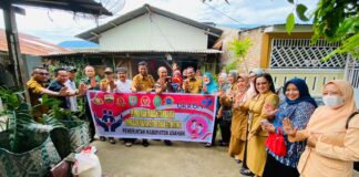 Kajari Asahan dan Kepala Dinas P2KBP3A Kabupaten Asahan Berikan Makanan Tambahan Untuk Anak Stunting