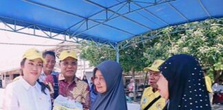 Tangis Bahagia Warga Mensanak Lingga Penerima Bedah Rumah Layak Huni Aspirasi Cen Sui Lan