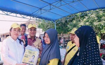 Tangis Bahagia Warga Mensanak Lingga Penerima Bedah Rumah Layak Huni Aspirasi Cen Sui Lan