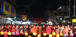 Pawai Lampion Meriahkan Hari Jadi Kepri ke-21