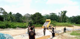 Meski Cuaca Panas Ekstrim, Satgas TMMD Tetap Bersemangat Gesa Pembangunan