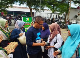 Genap Berusia 2 Tahun, Khadijah Zaman Now Berbagi Sembako dengan Masyarakat