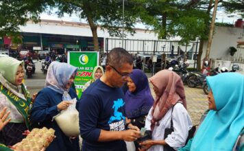 Genap Berusia 2 Tahun, Khadijah Zaman Now Berbagi Sembako dengan Masyarakat