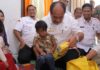 Wakil Bupati Asahan Taufik Zainal Abidin Serahkan Bantuan Makanan Tambahan Untuk Anak Stunting