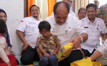 Wakil Bupati Asahan Taufik Zainal Abidin Serahkan Bantuan Makanan Tambahan Untuk Anak Stunting