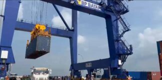 Sejak Pengoperasian STS Crane, Kegiatan Bongkar Muat Semakin Efektif