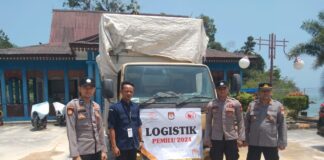 Polres Lingga Lakukan Pengamanan Kedatangan Logistik Bilik Suara Pemilu 2024