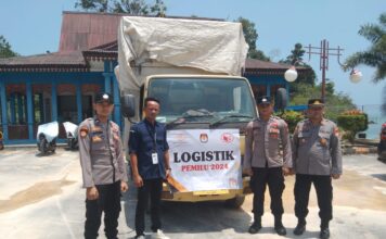 Polres Lingga Lakukan Pengamanan Kedatangan Logistik Bilik Suara Pemilu 2024