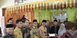 BAZNAS Salurkan Beasiswa Pendidikan untuk 2394 Pelajar SD dan SMP di 50 Kota