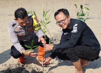 HUT Humas Polri, Polres Natuna Gelar Aksi Penanaman Mangrove