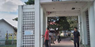 Prajurit Korem 011 Bersihkan Makam Sultan Malikussaleh