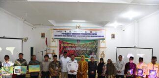 Gubernur Ansar Berikan Berbagai Bantuan dan Sertifikat Tanah Kepada Masyarakat Lingga