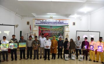 Gubernur Ansar Berikan Berbagai Bantuan dan Sertifikat Tanah Kepada Masyarakat Lingga