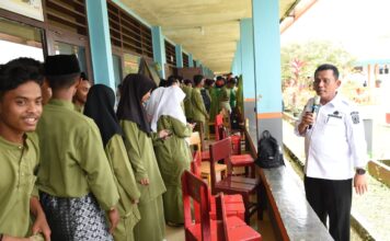 Gubernur Ansar Dorong Siswa SMAN 1 Lingga Bermimpi Besar