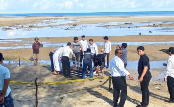 Sesosok Mayat Ditemukan Dipinggir Pantai Piwang