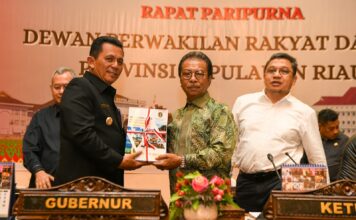 Gubernur Ansar Sampaikan Nota Keuangan dan Ranperda APBD Tahun 2024
