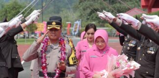 Upacara Farawell dan Tradisi Pedang Pora Iringi Penyambutan dan Pelepasan Kapolres Lingga