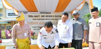 Gubernur Ansar Resmikan Skill Mart di SMKN 4 Batam