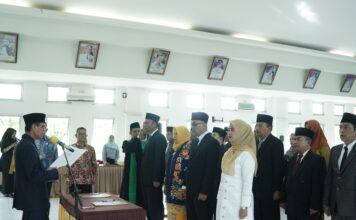 Lantik 34 Pejabat Administrator, Ini Pinta Bupati Safaruddin