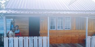 Warga Desa Pena’ah Lingga Rumahnya Bedelau Sampaikan Terimakasih Cen Sui Lan