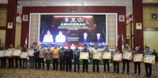 Pemkab Lingga Terima Penghargaan “Informatif” KIP 2023